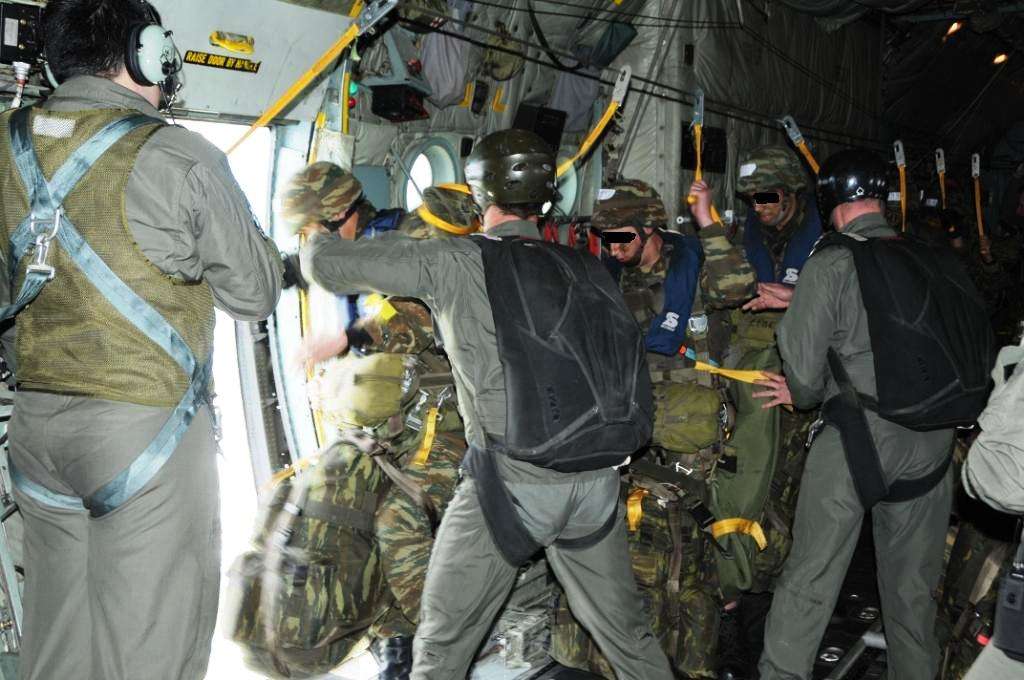 Ρίψη αλεξιπτωτιστών από C-130 στην Περιοχή Ευθύνης της 80 ΑΔΤΕ!